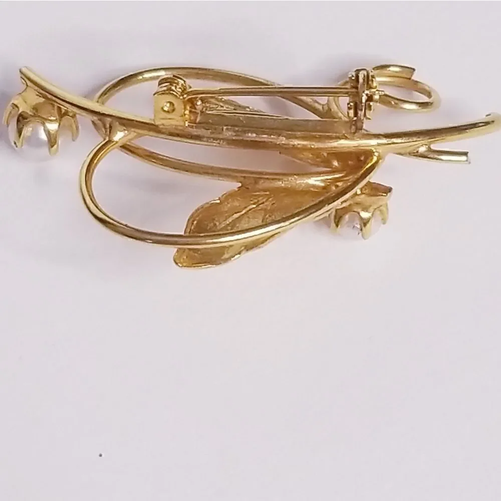 5/$25 Vintage Gold & Pearl leaf Brooch